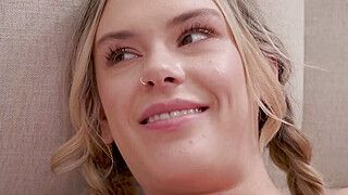 Fingering my naked stepcousin until she squirt - ah-me.com