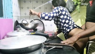 Mumbai Ashu Indian Sister In Law Kitchen Quickie - Horny Desi Aunty Handjob & Cum in Mouth 69 - xxxfiles.com - India