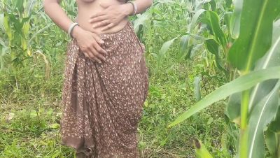 Desi village Bhabhi Sukunmi outdoor sex with devar in jungle - public nudity & doggy style - veryfreeporn.com - India
