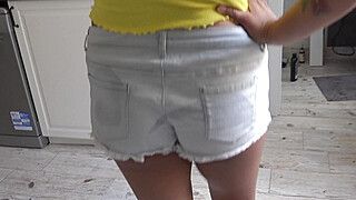 CzechExecutor - Hot Babe In Glasses Pays The Landlord with Sex - ah-me.com