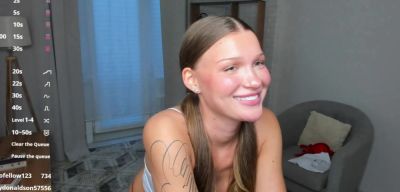 Hot Blonde Teases Tits Live - inxxx.com