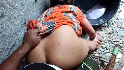 Desi Bhabhi Outdoor Bathroom Fuck - Doggy Style with Long Hair Indian Aunty New Video - porntry.com - India