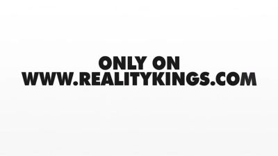 Dickdealer Don, Anny Aurora And Sarai Minx - Seduce Don For A Naughty Threesome While Gets Her Nails Done - hotmovs.com