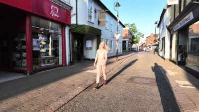British Wife Becky Chase Goes Nude in Public at Night - Outdoor 4K Porn - veryfreeporn.com - Britain