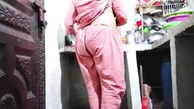 Desi Pakistani Abida Parveen Sucks Boyfriend's Big Dick Close Up - Hot Indian MILF Fingering & Ass Licking - veryfreeporn.com - India - Britain - Pakistan