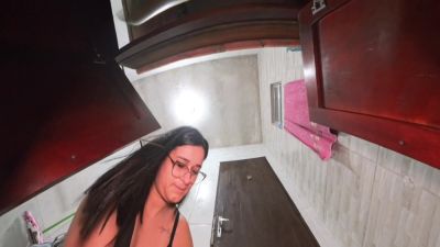 Housewife Without Underwear Seduces Plumber While Hes Fixing The Sink - hclips.com - Brazil
