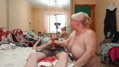 Zona901 MILF Friend Jerks My Dick With Oil Handjob Cumshot - xxxfiles.com - Russia