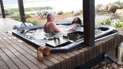 Big Tit MILF Black Swan Gives Blowjob & Gets Fingered Outdoor - Public Sex on Mountain - veryfreeporn.com