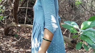 Indian Bhabhi Deep Throat Blowjob in Forest - Desi Village Wife Sucks Dick Hard - porntry.com - India