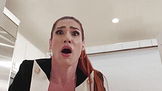 Plumber gets an accidental upskirt peek - ah-me.com