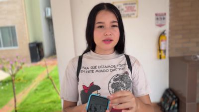 Me Pide El Cargador Prestado , La Seduzco En Mi Apartamento Y Le Doy Una Dura Follada - upornia.com