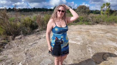 Lost On A Road Trip: Heidi Got Super Horny In The Car! - upornia.com