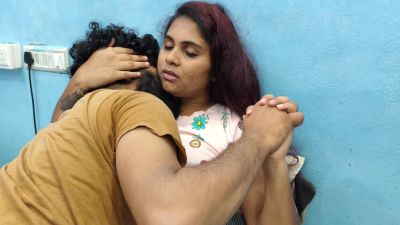 T Shirt And Skirt Hot Romantic Lip Lock In Bedroom Romancce - desi-porntube.com - India