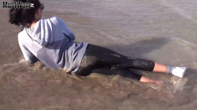 Wet Workout at the Beach - upornia.com - Britain