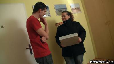 BBWBet Checking Out The Scales Together - upornia.com