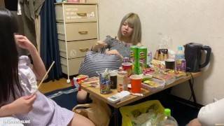 先輩に呼ばれて女友達2人と王様ゲームから生ハメ乱交セックス - pornhub.com