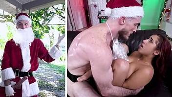 Kira Perez Is On Santa Claus's Naughty AND Nice List (Ho Ho Ho) - xvideos.com