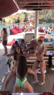 hot bikini girl dancing - xhamster.com