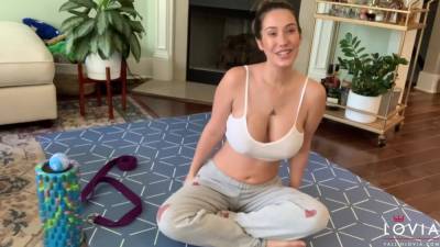 fallinlovia naked yoga - hclips.com