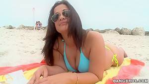 We met these horny Cuban chick Rubi and Catalina sunbathing at the beach - hdzog.com - Cuba