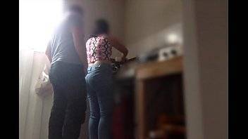 Mi hermana disfruta cocinar mientras le meto la pinga y acabo en su boca - xvideos.com