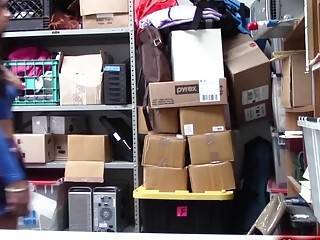 Teen shoplifter rammed by store security - tubous.com