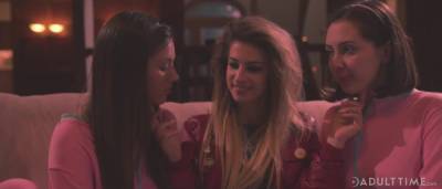 Lesbian Twins - tubepornclassic.com