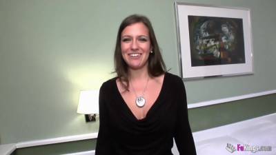 He brought her to his hotel room to bang her - txxx.com