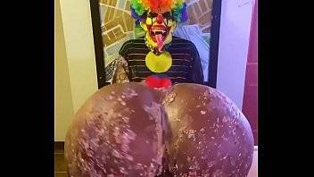 Victoria Cakes give Gibby The Clown a great birthday present - xvideos.com