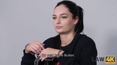 Law4k. spannende sexgeschichte über heißen autodiebstahler und zwei glückliche gefängniswärter - sexu.com - Czech Republic