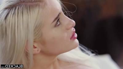 Naomi Woods 2 - hotmovs.com