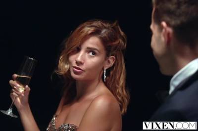 VIXEN Beautiful Agatha discovers her passion with Alberto - Handjob - xtits.com