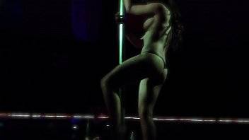 Mi esposa, la primera vez que bailo en table dance! - xvideos.com