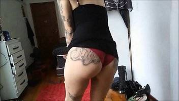 ROQUEIRA EMO GOTICA TATUADA DANÇANDO FUNK E SENDO a. PELO BLUEZAO YOUTUBER - xvideos.com