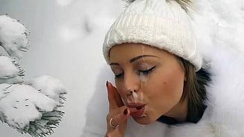 An amateur snowwhite girl who really enjoy to make a blowjob and to get a massive load of warm sperm on her face - xvideos.com