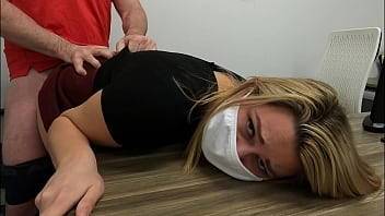 Teen gives new boss a blowjob during job interview - xvideos.com