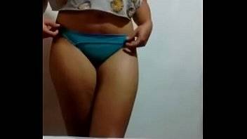 Puta venezolana probándose diferentes hilos y tangas - xvideos.com