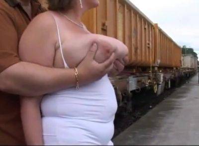 Dicke Titten und Waggons - xhand.com