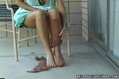 She tries on new black stockings - hellporno.com