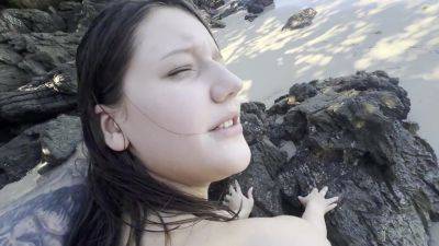 Met Model On The Beach, It All Ended In Passionate Sex Against The Backdrop Of The Sea - videohdzog.com