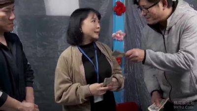 240828司会の練習台にされた爆乳の女f5 - videohdzog.com