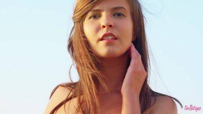 Zeldas Wet Radiance In A Sunlit Outdoor - videohdzog.com