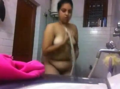 Plumpy Indian Babe Taking Hot Water Shower - Indian Hidden Cams - hotmovs.com