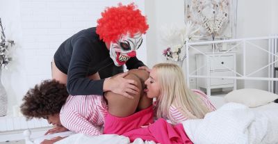 Daisy Lee - Two cute teen babes Daisy Lee and Luna Coras*** share a big ebony cock - alphaporno.com