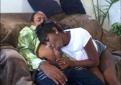 Ebony beauty gives it a nice shine ahead of getting fucked - alphaporno.com