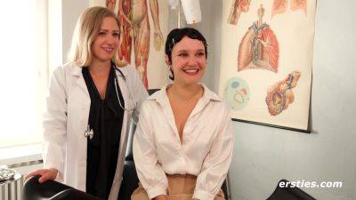 Lesbische Doktorspiele Mit Gabi Und Hannah M - videohdzog.com