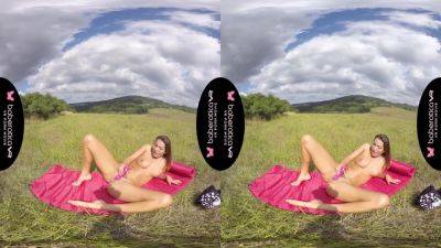 Vanessa Decker - Vanessa Decker And Virtual Reality In Solo Girl Masturbates Outdoors, In Vr - videohdzog.com