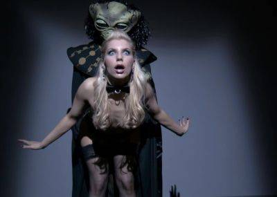 Ashley Fires - Ashley Fires, with her signature blonde locks and fearless kinks, takes on the iron challenge. - alphaporno.com