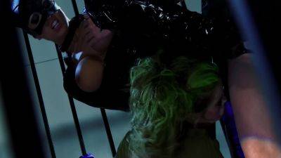 Katwoman Gets Her Pussy And Mouth Stuffed In Wild Prison - videohdzog.com