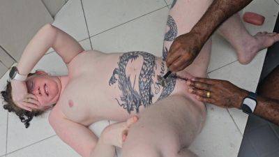 Pregnant Woman Cant Shave And Calls The Cuckold To Do The Job - videohdzog.com - Brazil